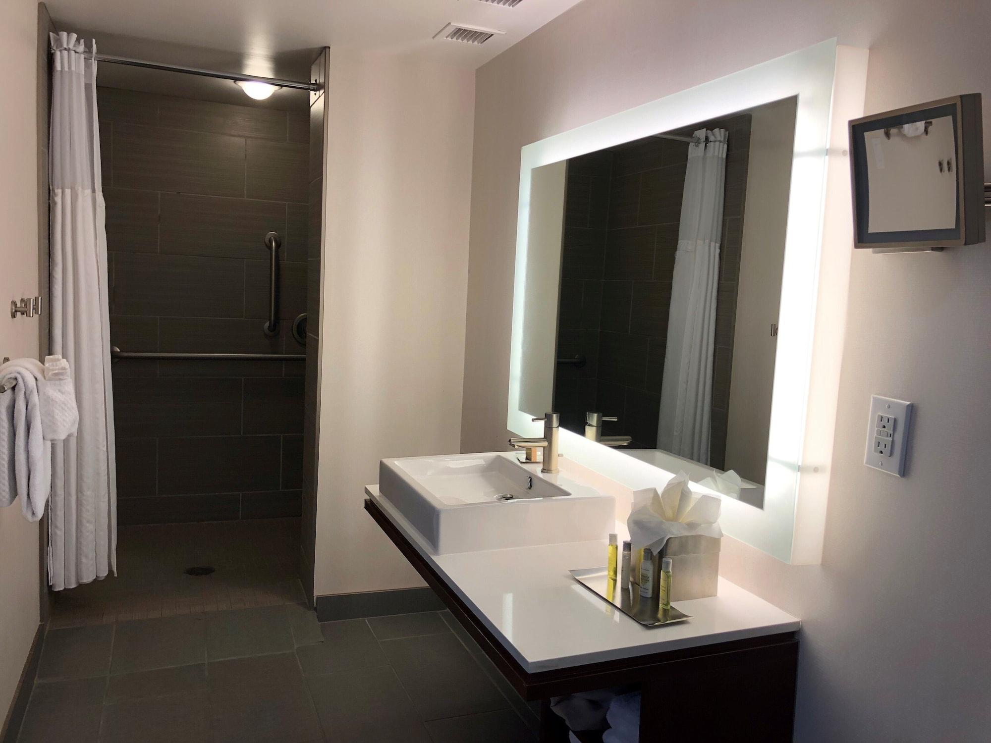 Doubletree By Hilton Southwest, Ne Hotel