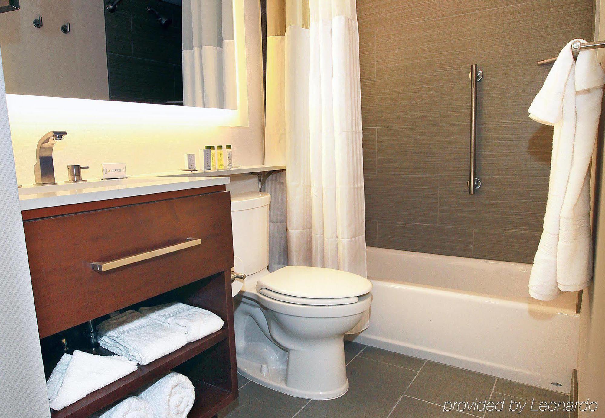 Doubletree By Hilton Southwest, Ne Hotel